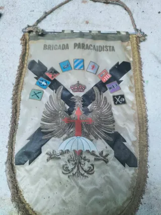 Bandera Brigada Paracaidista