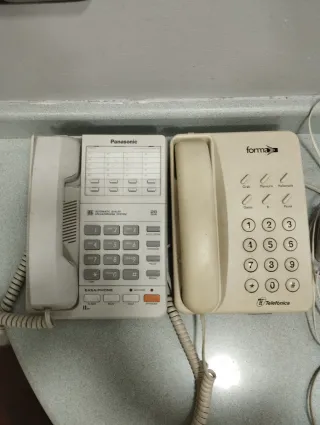 Lote 2 teléfonos fijos Panasonic y Telefónica