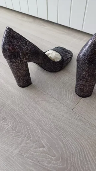 Zapatos de tacón Massimo Dutti grises/plateados