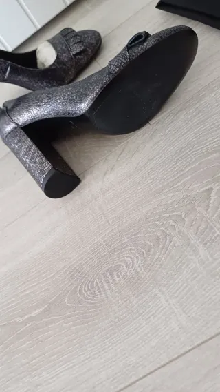 Zapatos de tacón Massimo Dutti grises/plateados