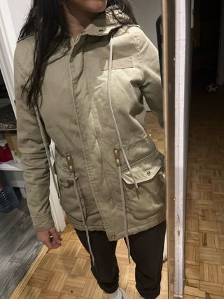 Abrigo beige Bershka Talla XS