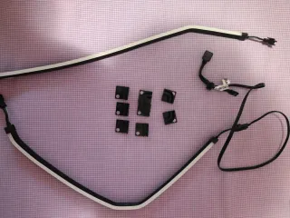 Striscia LED RGB 3 PIN con attacchi magnetici