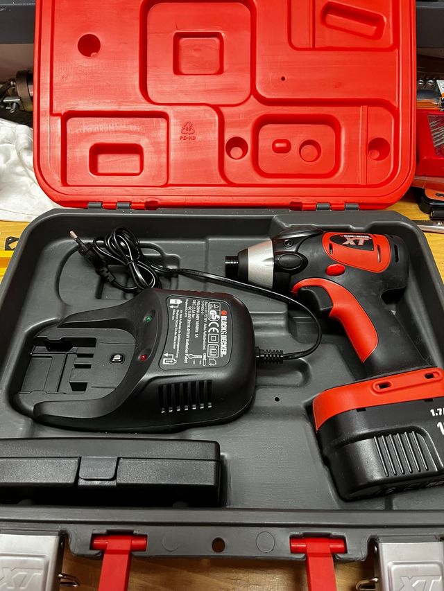 Atornillador eléctrico Black & Decker XTC12IK