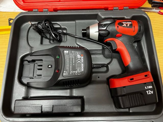 Atornillador eléctrico Black & Decker XTC12IK