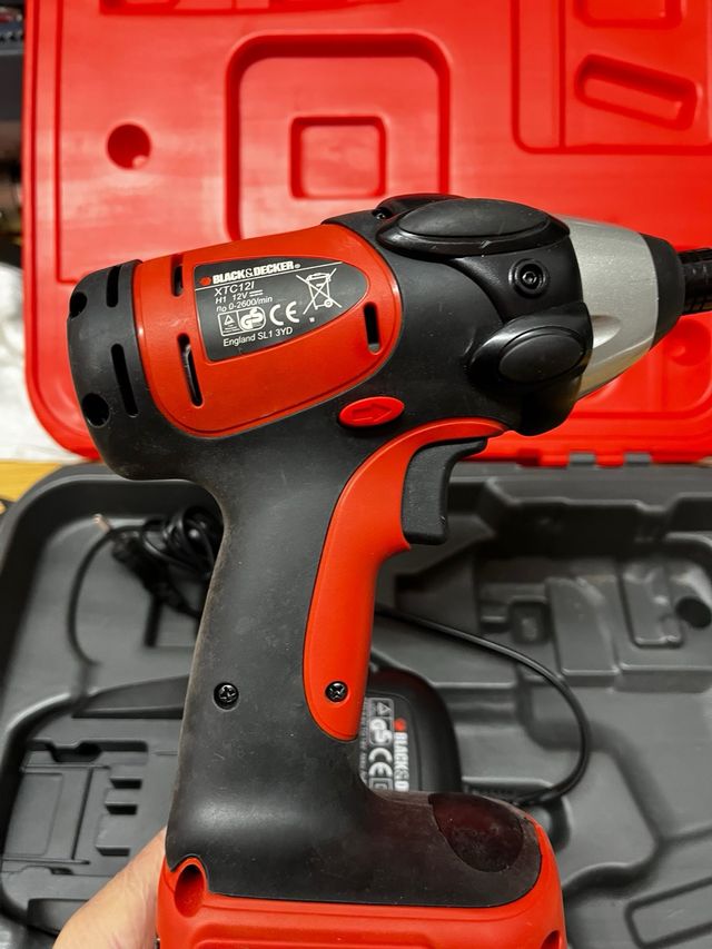 Atornillador eléctrico Black & Decker XTC12IK