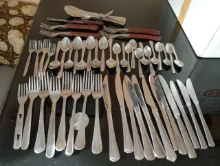 Set di posate in legno e metallo