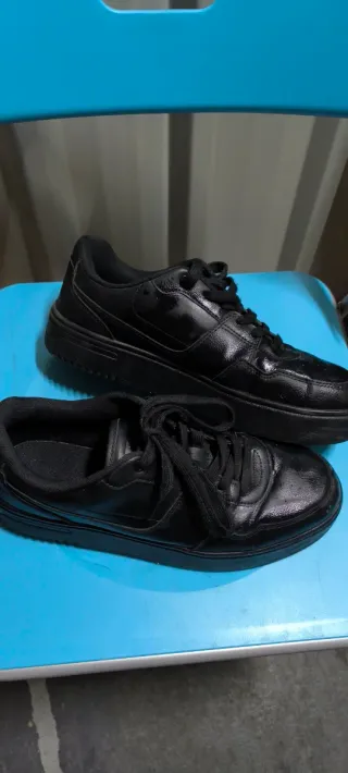 Pull&Bear Bambas Negras Talla 44