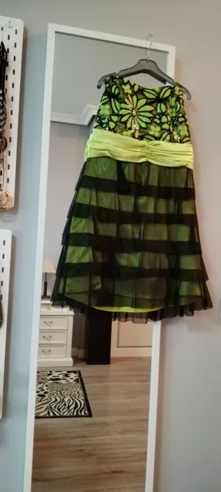 Vestido corto de fiesta verde y negro
