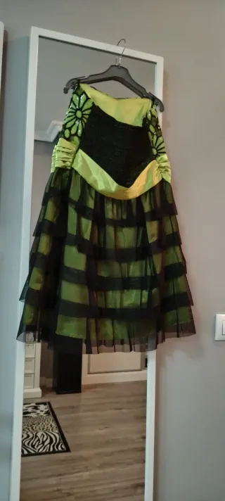 Vestido corto de fiesta verde y negro