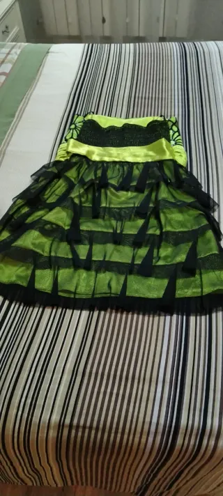 Vestido corto de fiesta verde y negro
