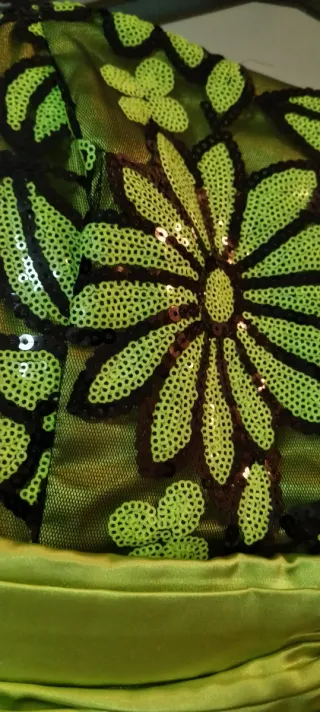 Vestido corto de fiesta verde y negro