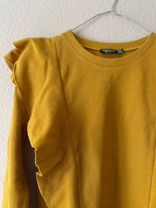 Jersey mostaza con volantes