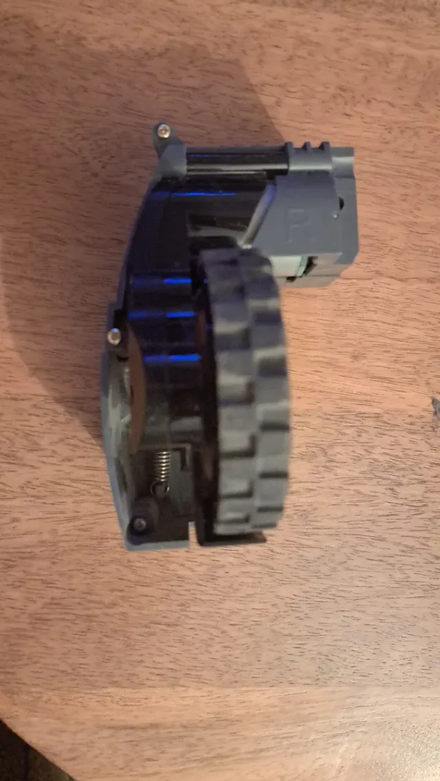 Ruesa derecha irobot roomba 692