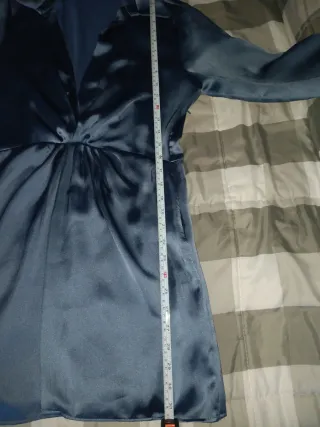 Gabardina 55€ y el vestidos lo regalo