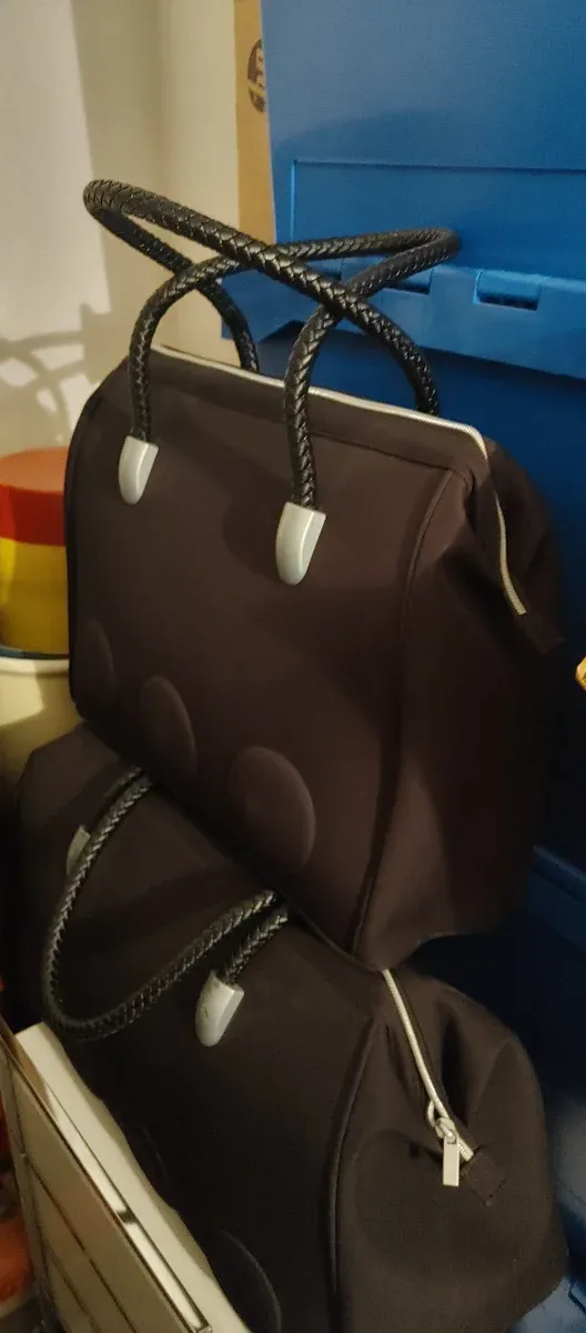 Conjunto de duas malas pretas da Ikea