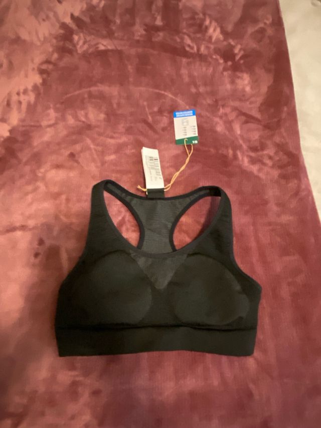 Top deportivo negro nuevo