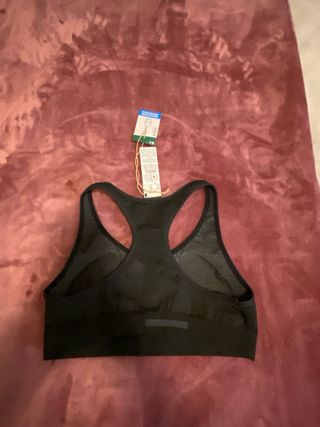 Top deportivo negro nuevo