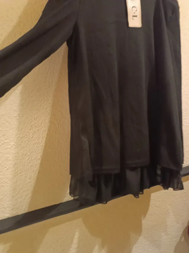 Camiseta asimétrica C.L. negra