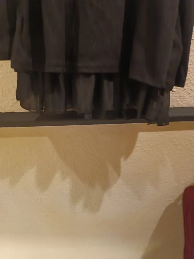 Camiseta asimétrica C.L. negra