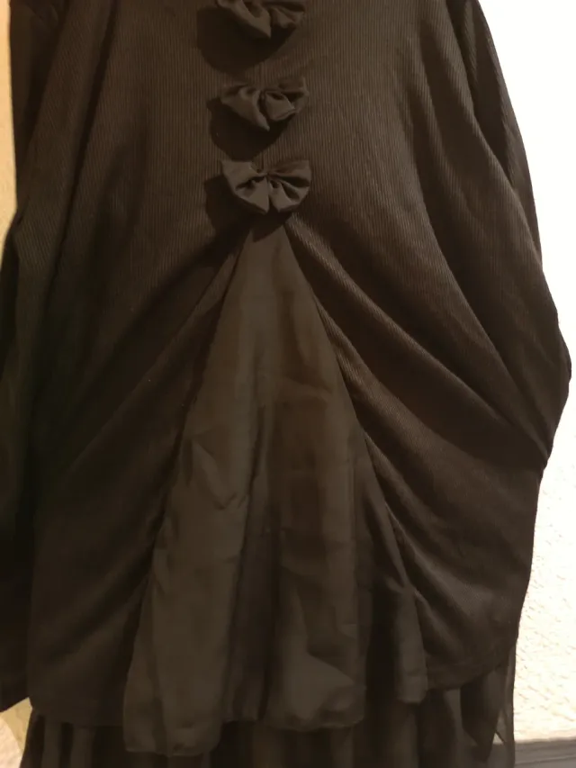 Camiseta asimétrica C.L. negra