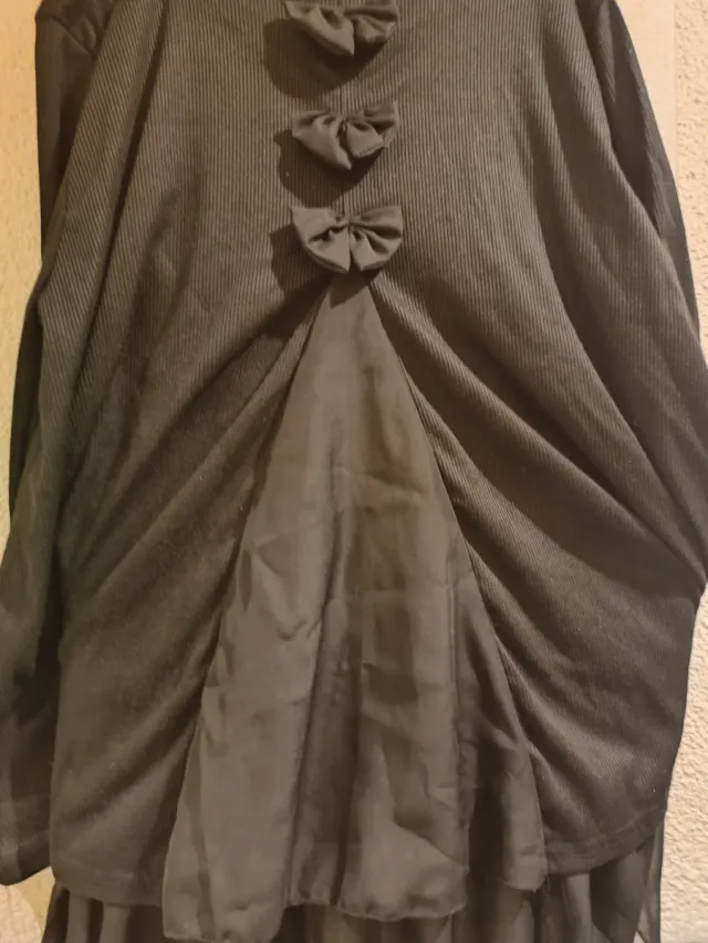 Camiseta asimétrica C.L. negra