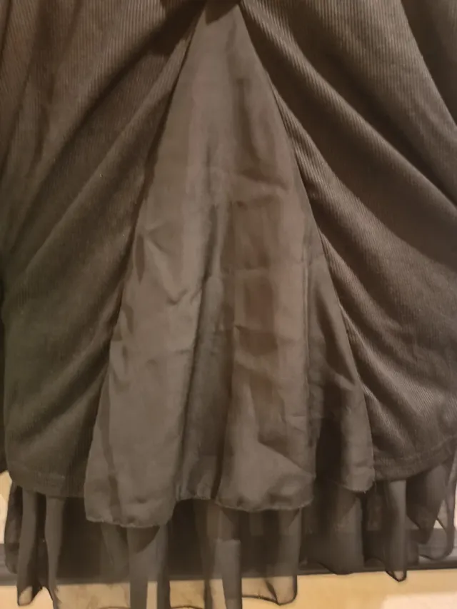 Camiseta asimétrica C.L. negra