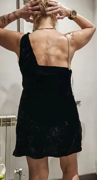 Vestido fiesta Zara terciopelo negro