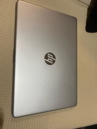 Ordenador HP 27 prácticamente nuevo, no utilizado,