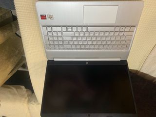 Ordenador HP 27 prácticamente nuevo, no utilizado,