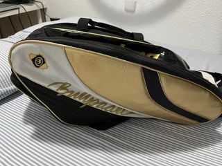 Paletero Bullpadel Pro Line Negro y Dorado
