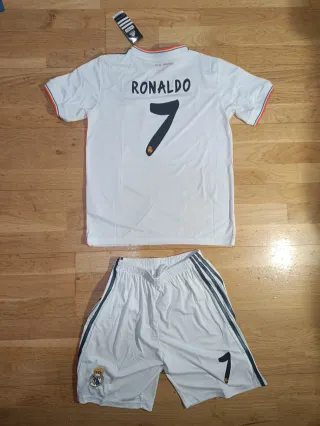 Conjunto CR7 niño futbol retro