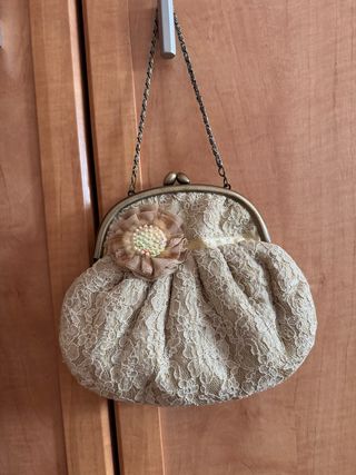 Bolsitos de ceremonia beige y dorado