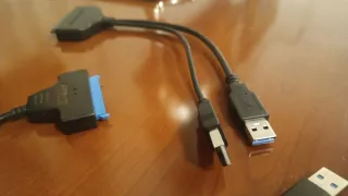 Adaptadores SATA a USB 3.0 e IDE a USB 2.0