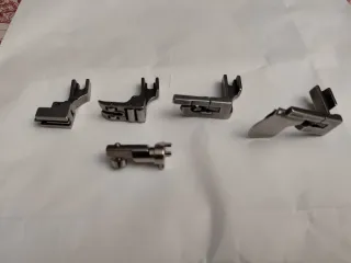 Set di piedini pressori per macchina da cucire e fuso
