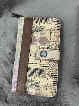 Cartera de mujer con diseño musical