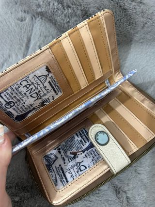 Cartera de mujer con diseño musical