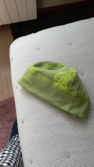 Gorro Ternua sin estrenar. Menos del 50%del precio
