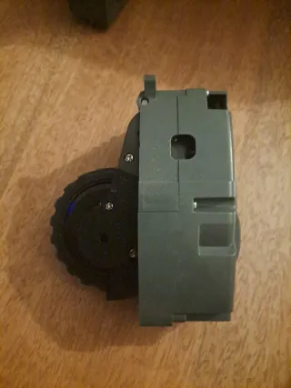 Rueda iRobot Roomba 692 Izquierda