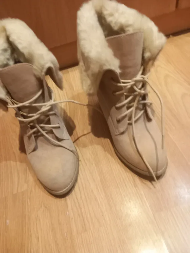 Botas beige con pelo