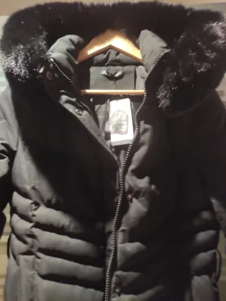 Abrigo plumas negro nuevo súper calentito