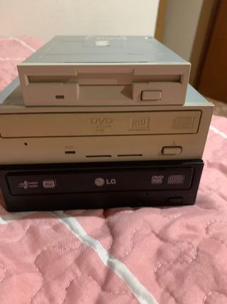 2 Reproductores DVD + Disquetera