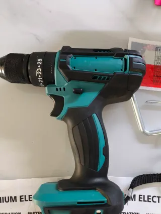 Taladro y podadora a batería 21V