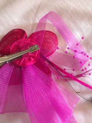 Tocado Fucsia Ceremonia con Plumas