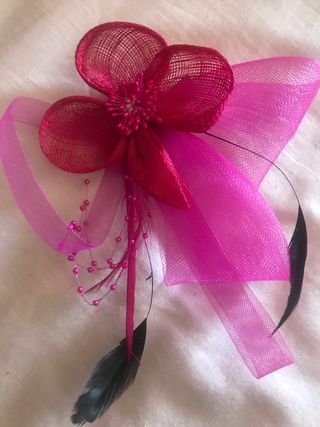 Tocado Fucsia Ceremonia con Plumas