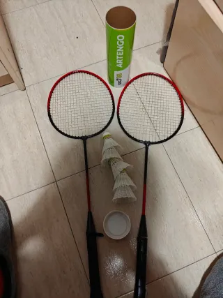 Raquetas de bádminton con tubos y volantes