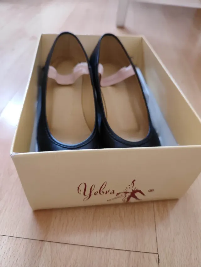 Tacones para pequeñas flamencas ( Yebra )