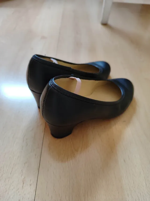 Tacones para pequeñas flamencas ( Yebra )