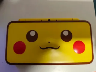 Nintendo 2DS XL Pikachu con accesorios