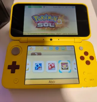 Nintendo 2DS XL Pikachu con accesorios