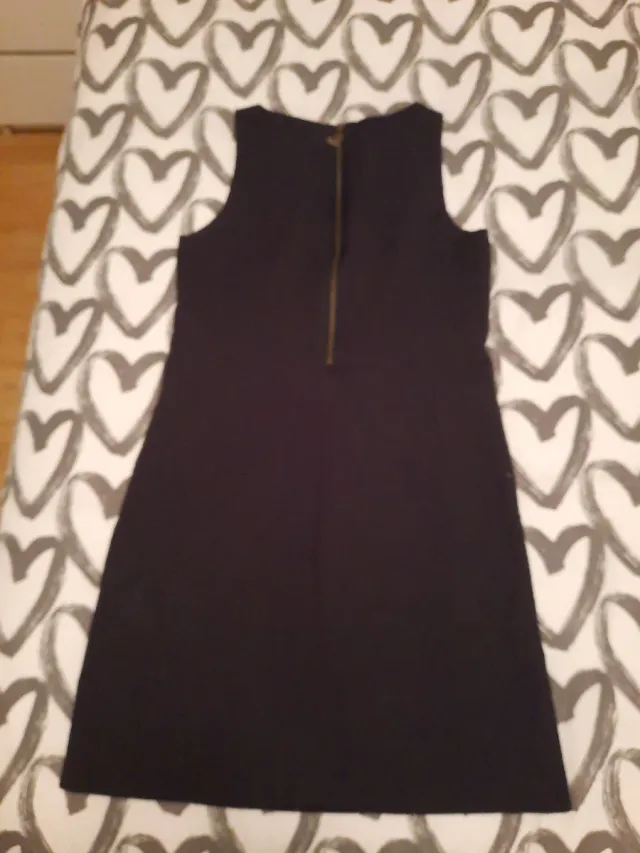 Vestido negro de Desigual con círculos blancos